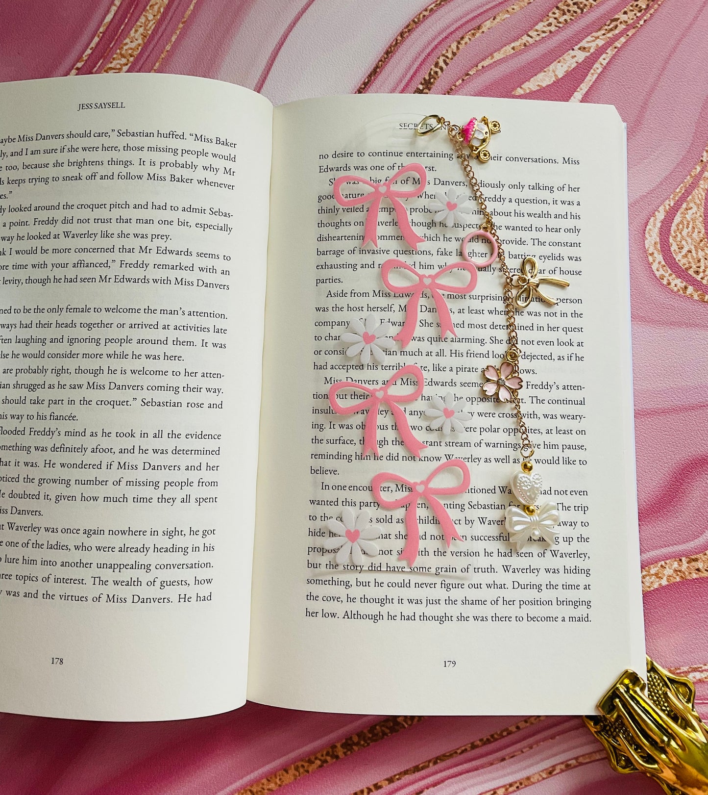 Acrylic Bookmark With Tassel - Daisies and Bows