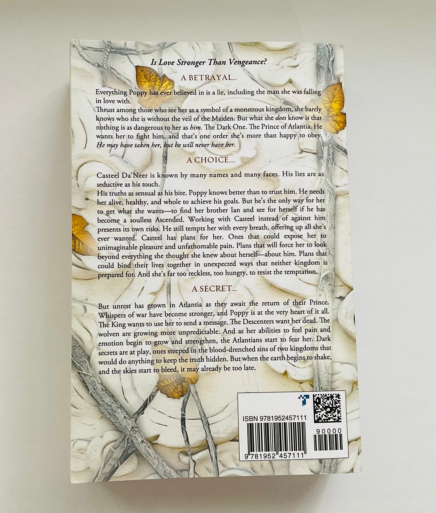 Book - A Kingdom of Flesh and Fire (Bk 2, A Blood and Ash Novel)